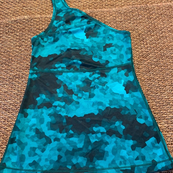 lululemon athletica Tops - ⭐️HP Lululemon Cosmic Teal/Black One Shoulder Tank⭐️